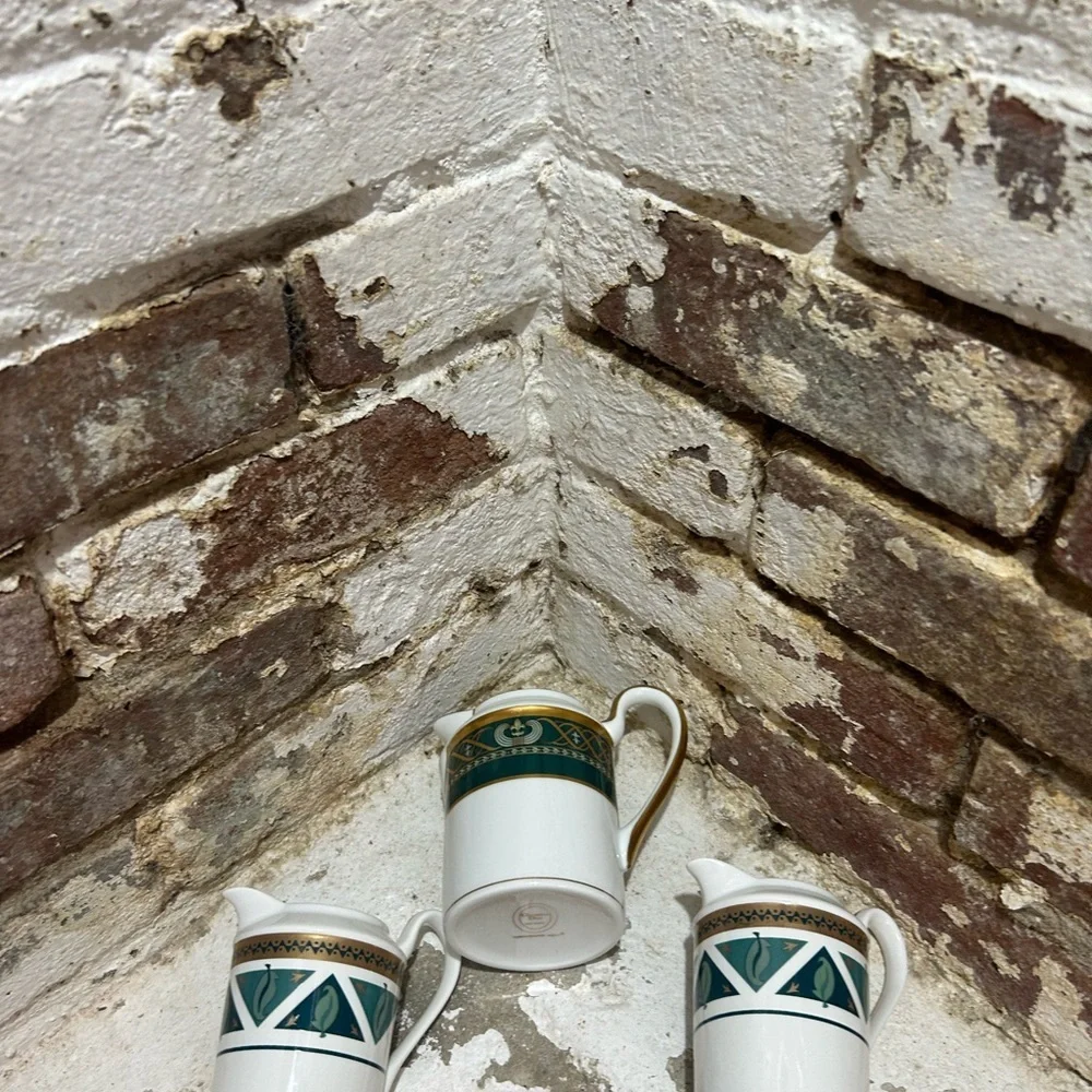 Vintage CHRISTIAN DIOR Creamer Set.
3 Green and Gold Creamers perfect for milk - Picture 8 of 11